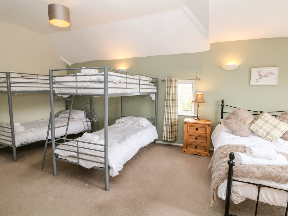 Hope Valley Vacations - Poacher's Arms - Property Image 44