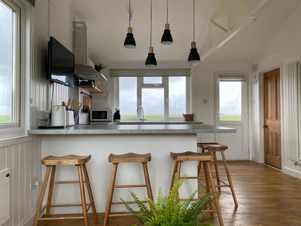 Cosy Beach Cottage Metres From The Beach Jurys Gap Camber Sands view 4