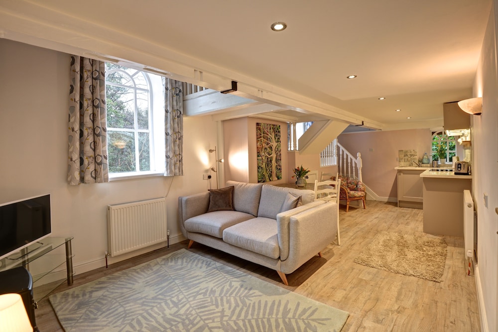 Holiday Cottages and North Star Apartment