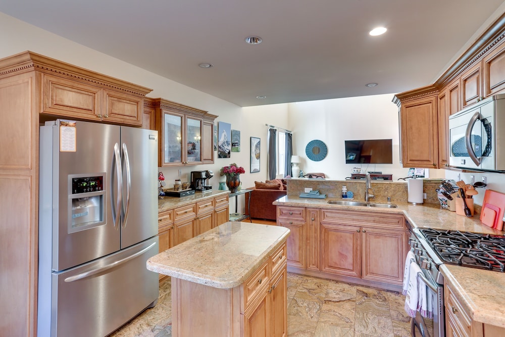 Spacious Big Bear Home w/ Game Room + Hot Tub!