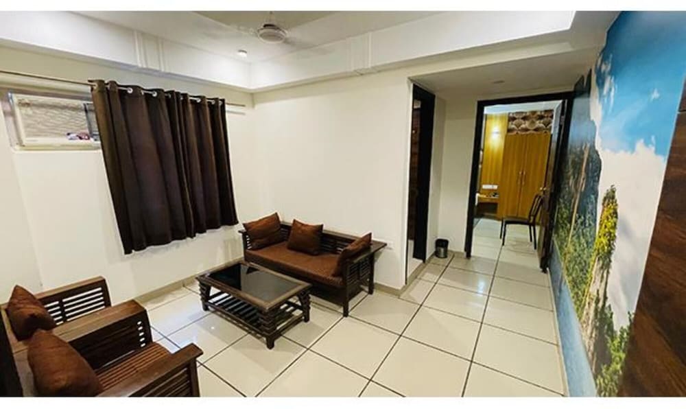 Hotel HSP Suites - Near IGI Airport - New Delhi
