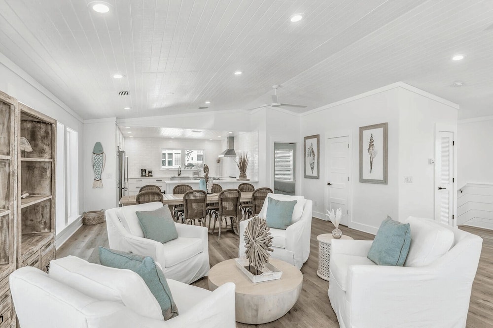 30A Beach Music by Avantstay Pool w/ Gulf Views Golf Cart