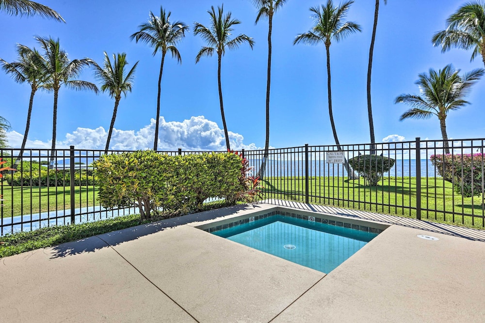 Kaunakakai Escape: Heated Pool & Beach Access