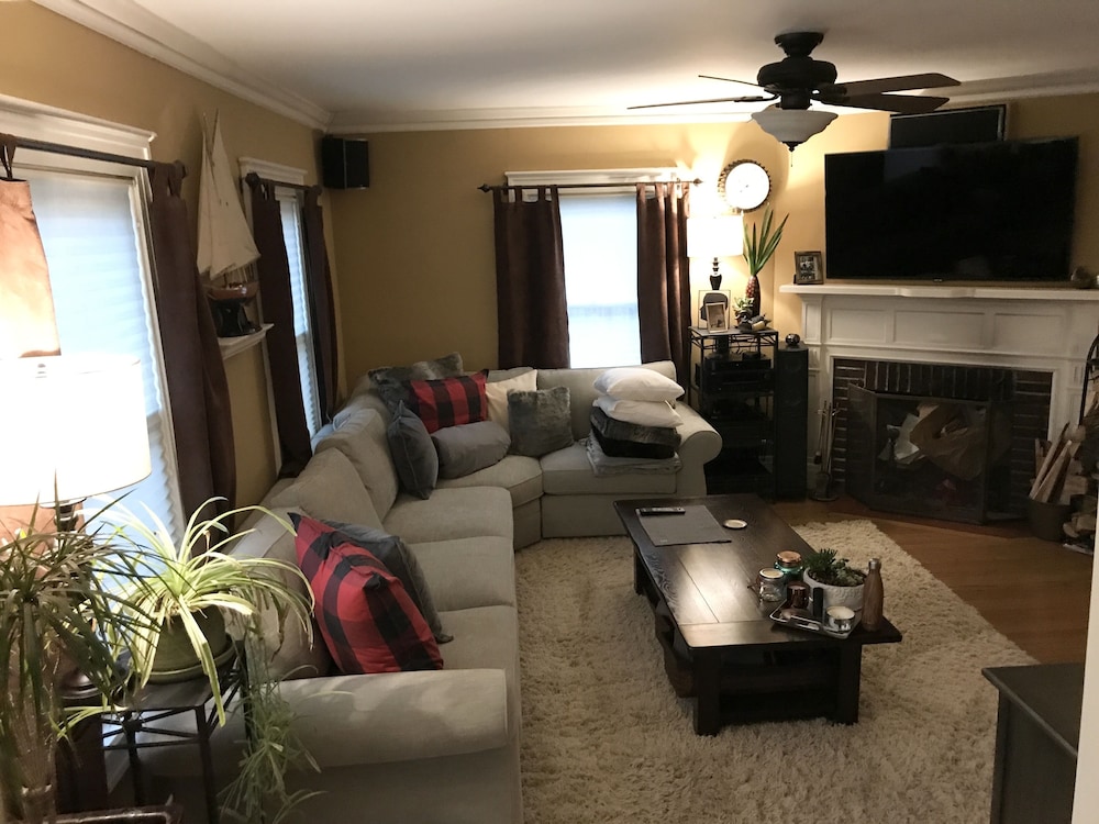 Beautiful Luxury Suite A Shorewood Home