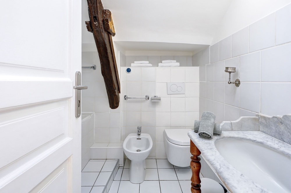Comfortable 1BR in Latin Quarter