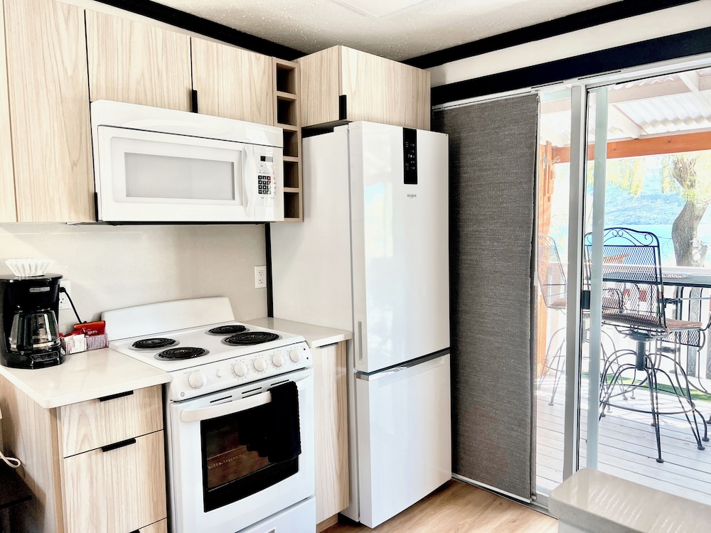 Peachland Beach Resort
