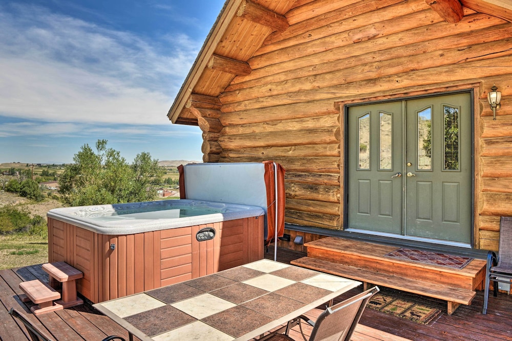Exquisite Log Home With Lander Valley Views! - Property Image 12