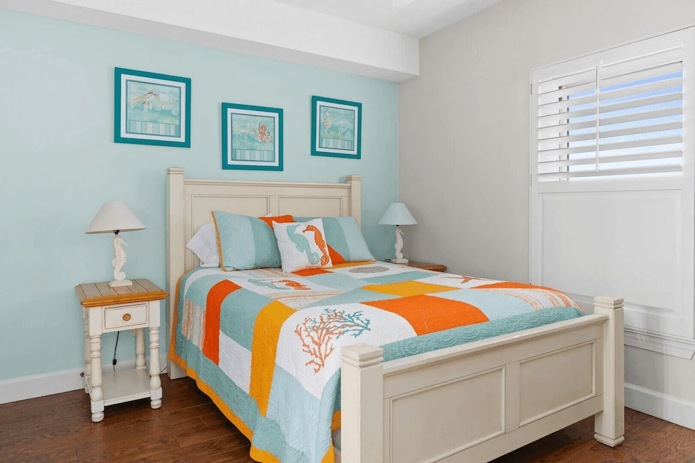 Emerald Isle Resort 405 by Avantstay Beachfront, Beach Chairs + Pool Access