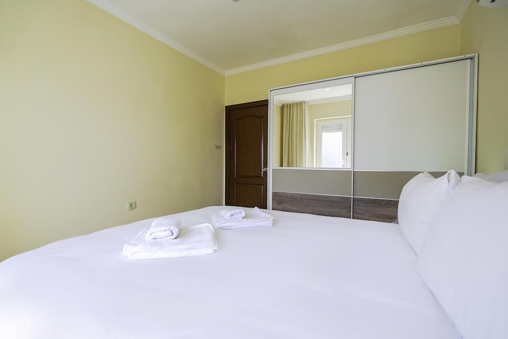 Chic Villa w Patio 5 min to Beach in Antalya