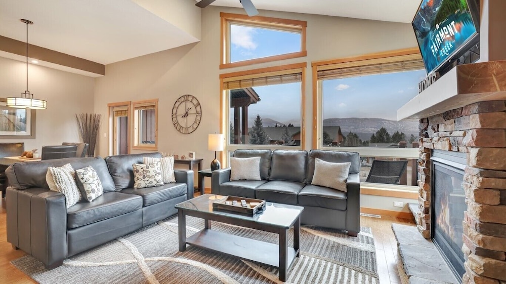 Fairmont Creek Property Rentals The Residences - Image 2
