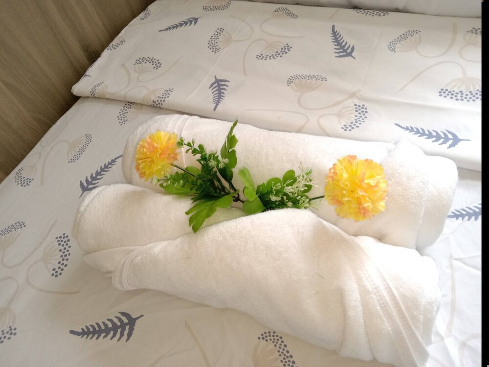 Luxurious Bayview 2BR Near MOA Picc CCP Free Wifi