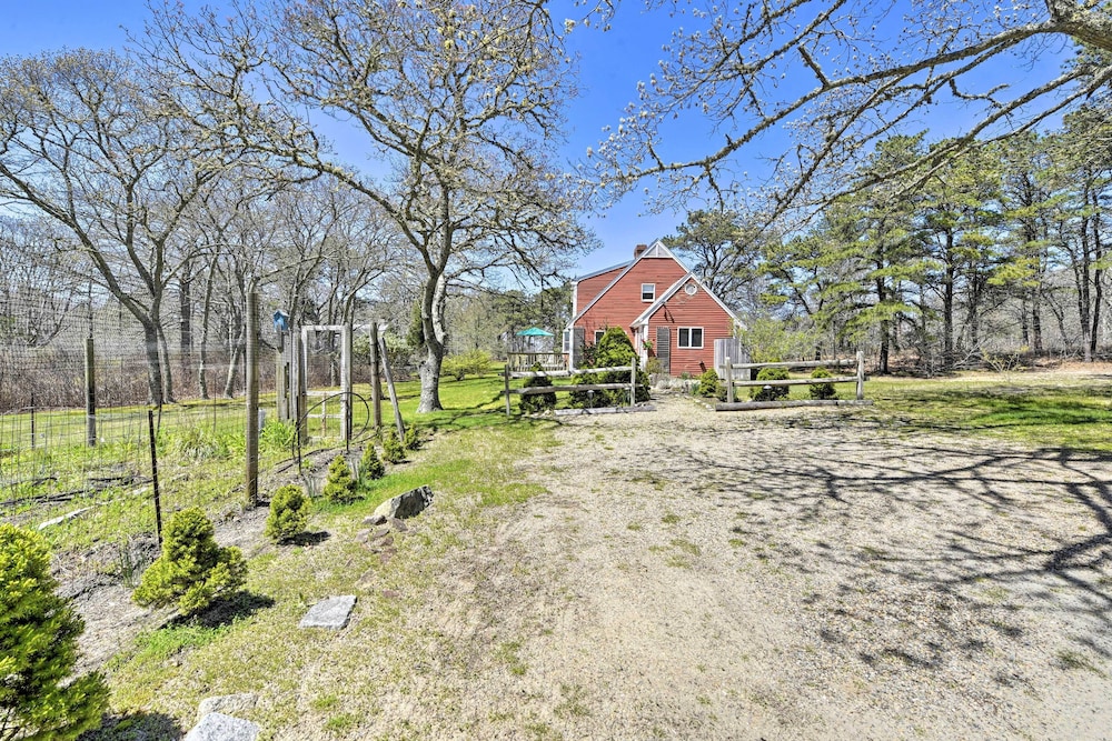 Peaceful Chilmark Farmhouse by Menemsha Beach view 3