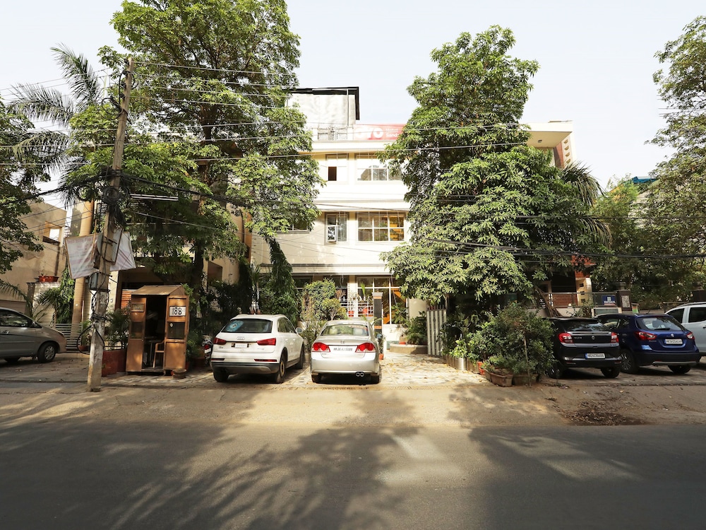 OYO 9298 Hotel Sands Inn