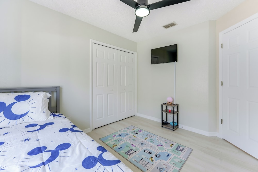 Sunny Skies & Disney Days: Davenport Home w/ Pool!