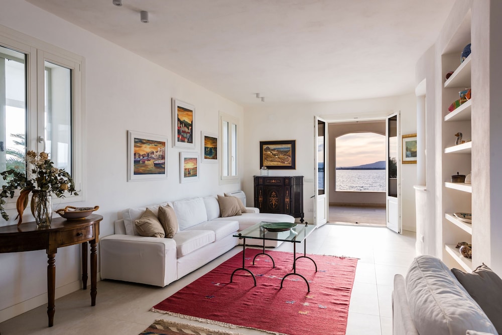 Villa Plemmiria by the Sea by Wonderful Italy