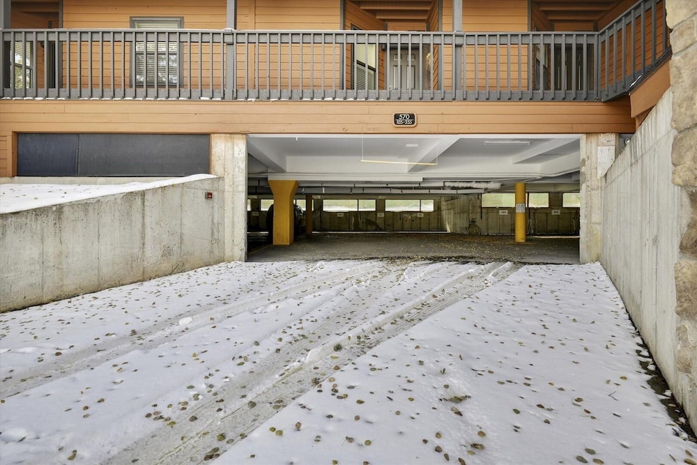 Mountainside 155a 2 Bedroom Condo by RedAwning