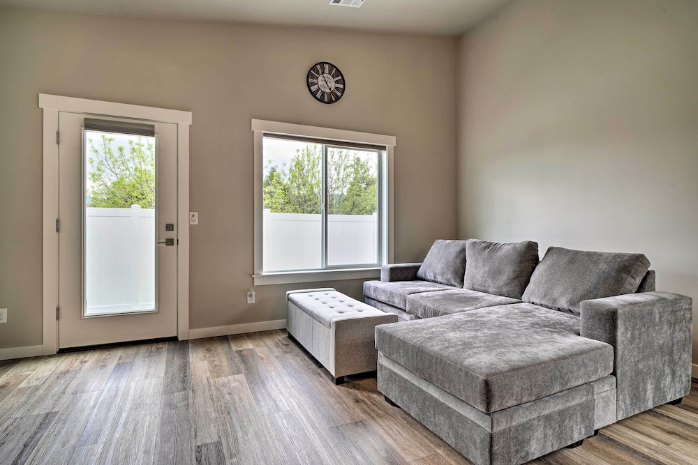 Medford Vacations - Modern Medford Escape 3 Mi to Downtown! - Property Image 2
