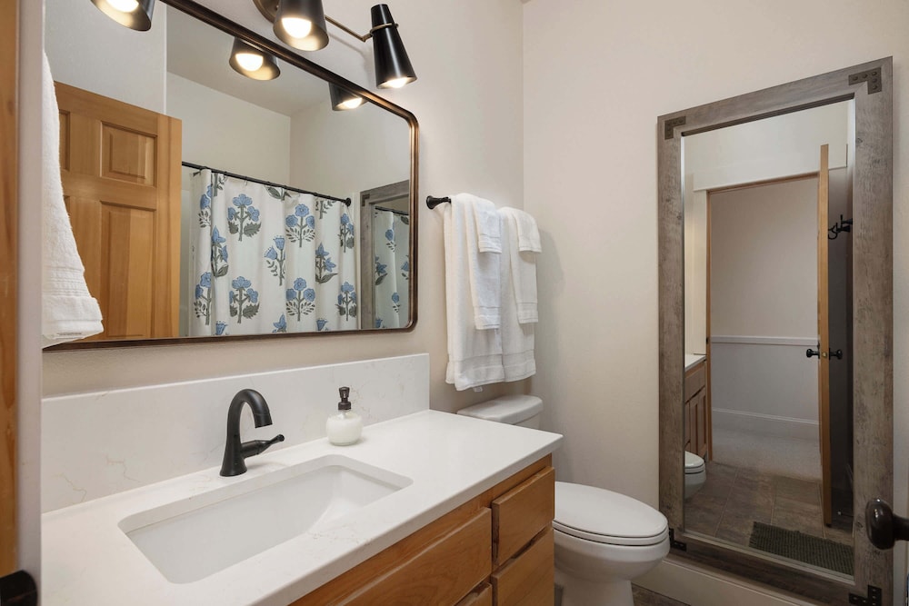 Cascade Cottage Stay for 6