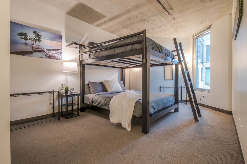 Wrigley Suites - Image 2