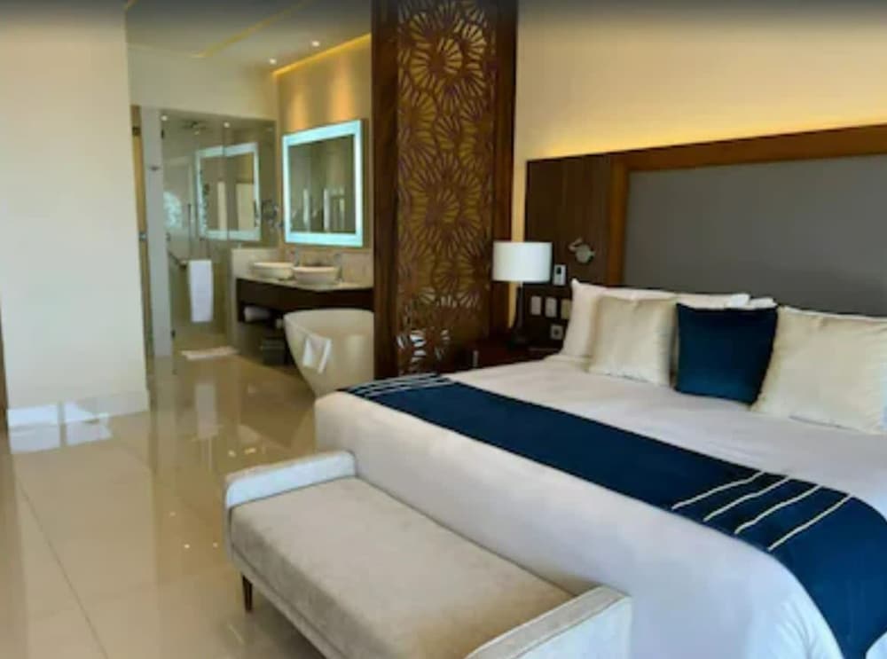 2BD Villa La Valencia Ocean View 5 Star Resort
