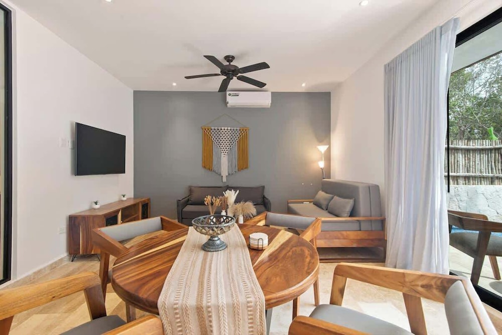 Best Private Pool/1 Full BR/ 2sofabeds/amenities