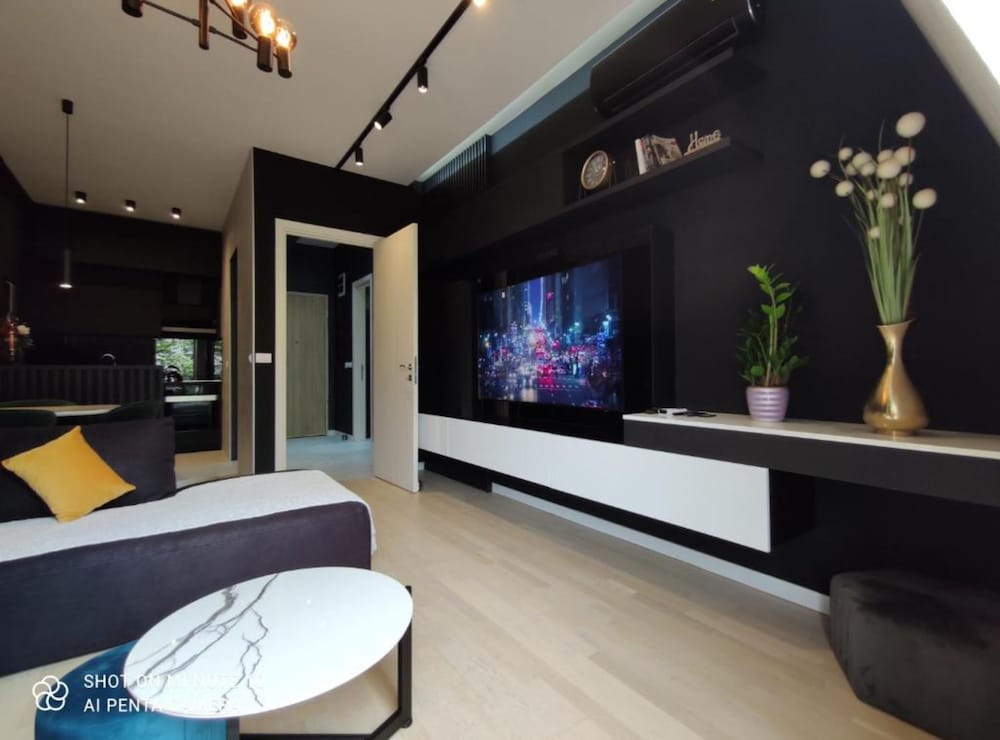 Heritage Haven Luxurious Apartment in City Center