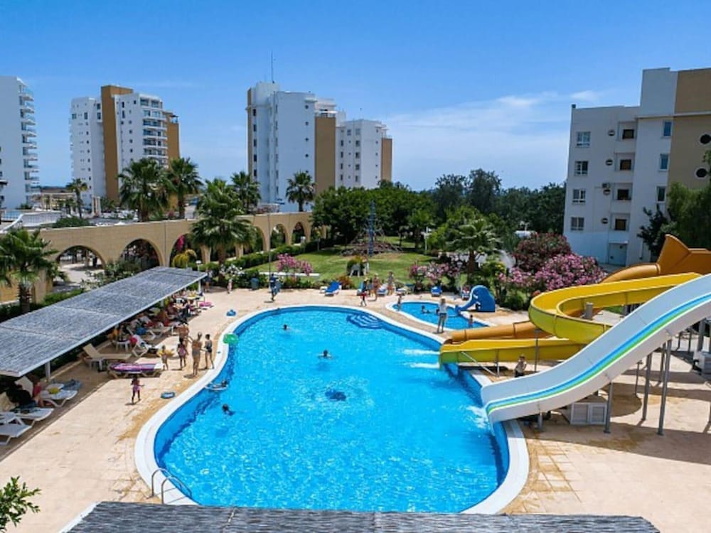 Impeccable 1-bed Apartment in Caesar Resort view 4