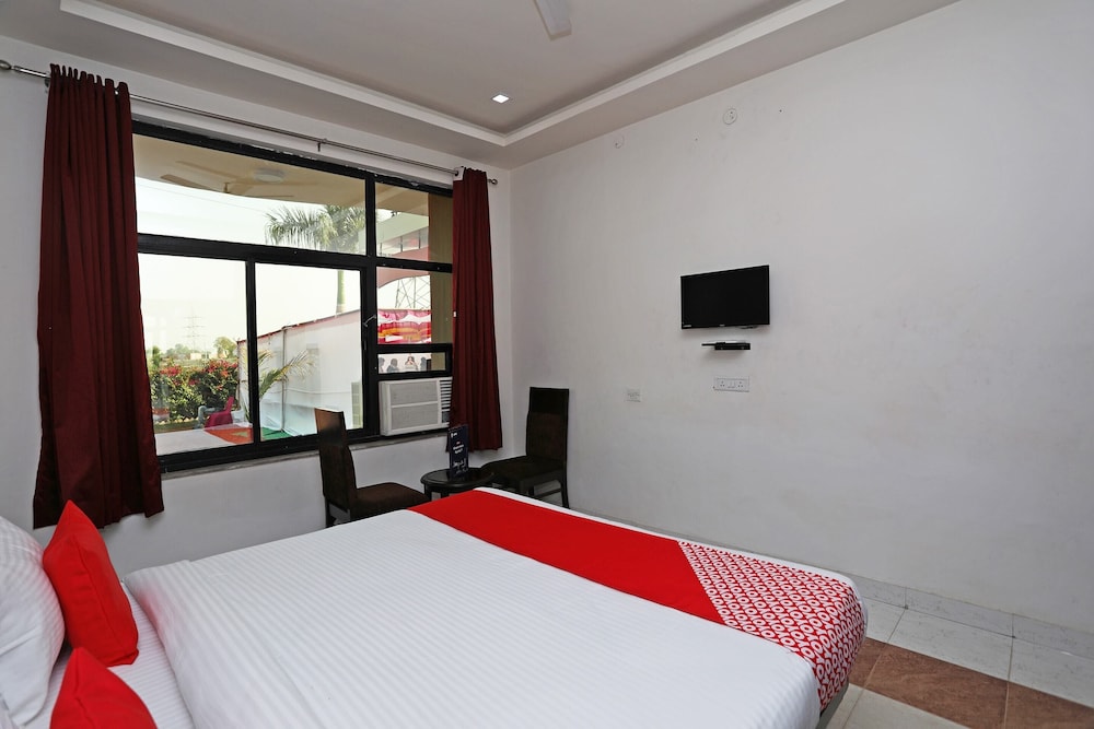OYO 10967 Dhola Maru Resort