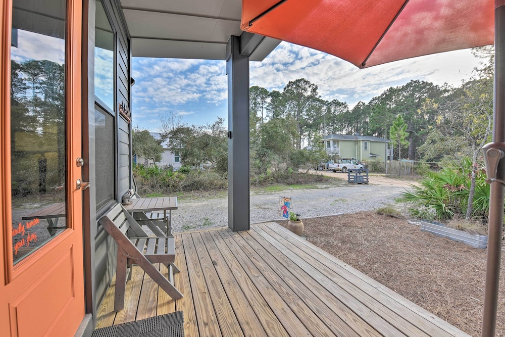 Mid-century Modern Beach Cottage With Fire Pit!