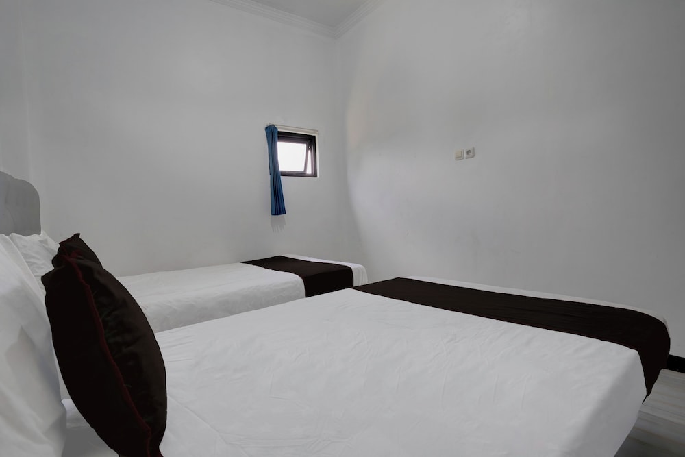 Hotel O 94843 Syariah Hj. Lilis Sukabumi