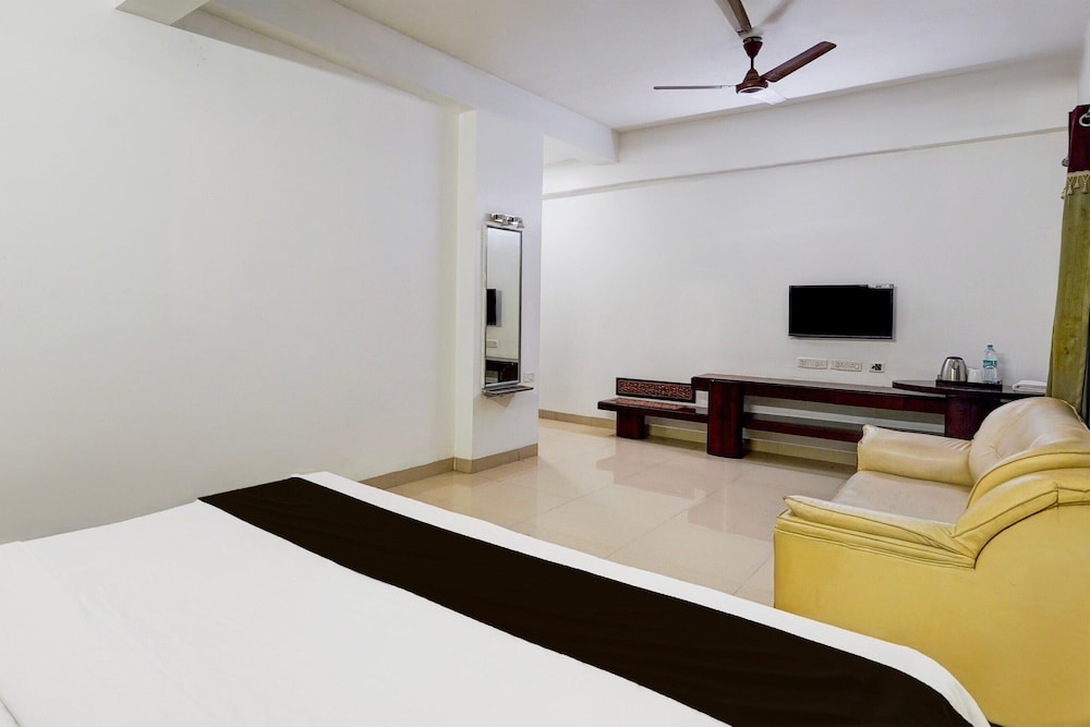 Cosy Castle at Medavakkam Near Jayachandran