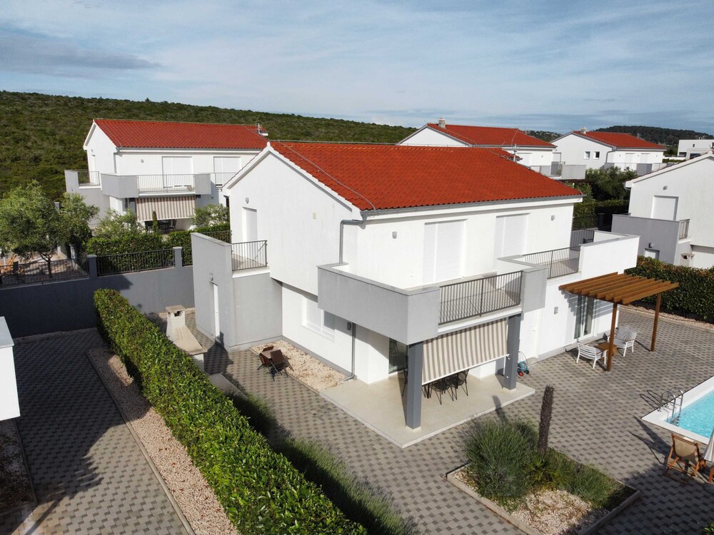 Luxury Escape With Swimming Pool & Modern Design