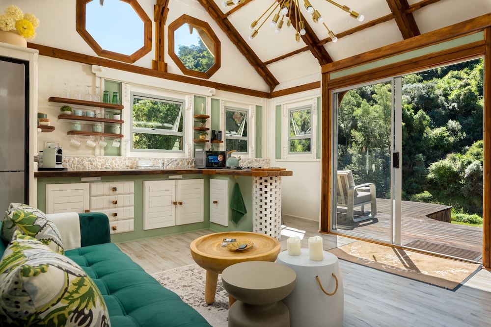 Amazing Riverside Retreat With Hot Tub & Ecopool