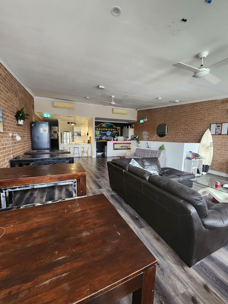 The Entrance Backpackers - Hostel
