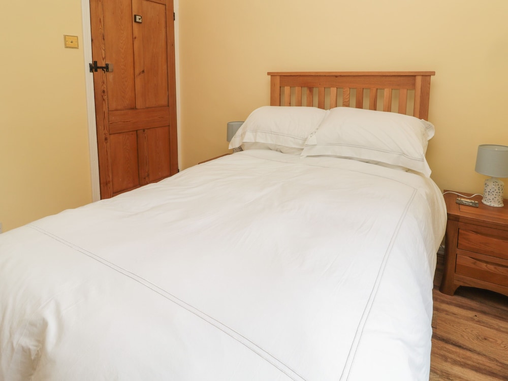 Red Squirrel Cottage, 5 Biddlestone