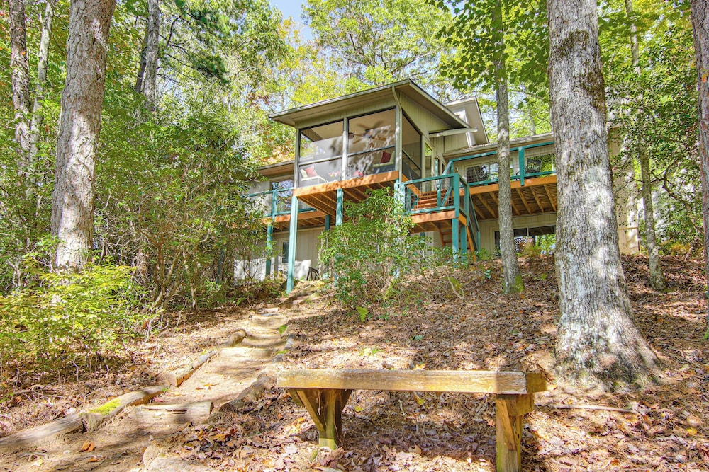 Festive Lakefront Escape: Blue Ridge Holiday Home