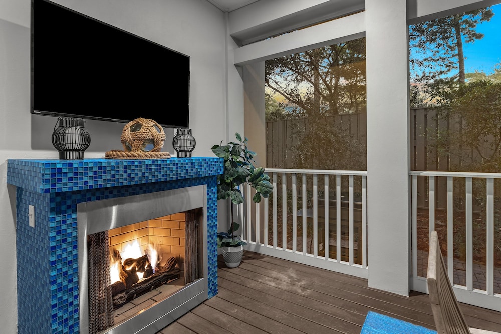 Seagrove Gardens Mins to the Beach Santa Rosa Retreat w Golf Cart A Design