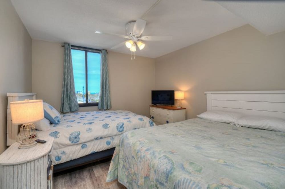 Holiday Towers by Elliott Beach Rentals