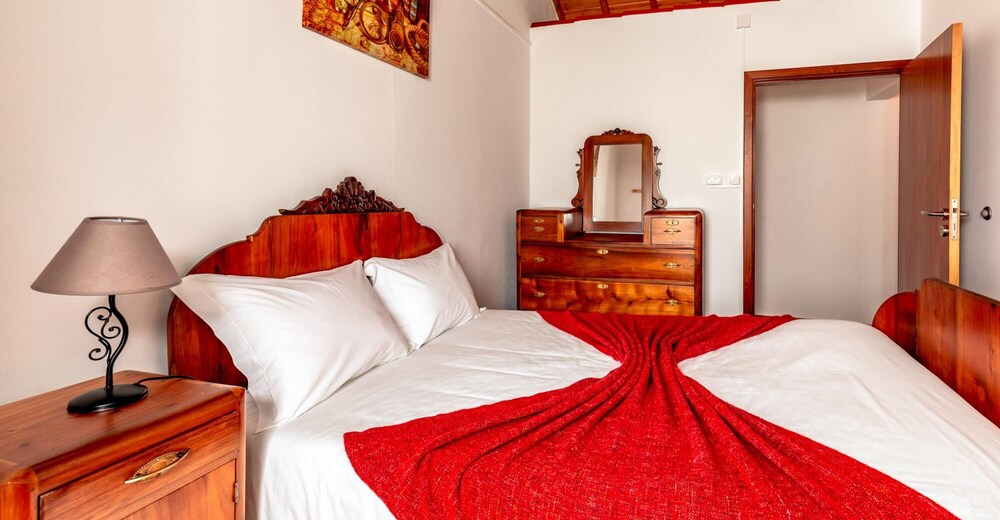 Casa do Tio Jos in Doze Ribeiras view 5