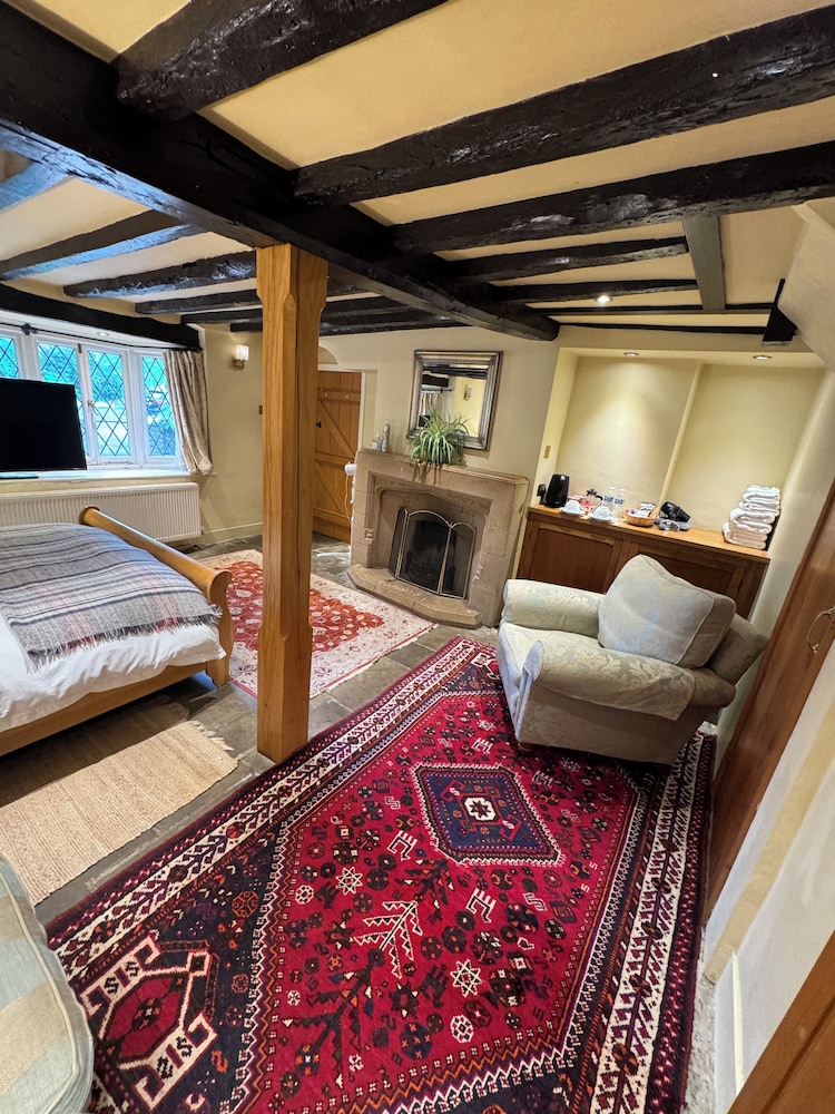 Heathrow Cottages B&B view 5