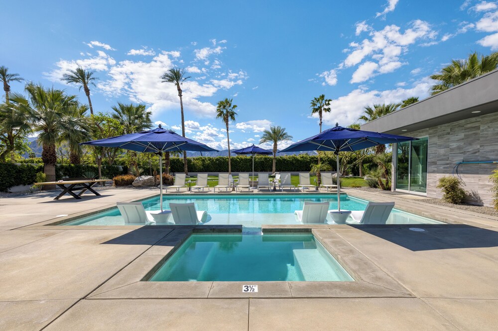 The Polo Villas by AvantStay – Modern Oasis Near Empire Polo Club