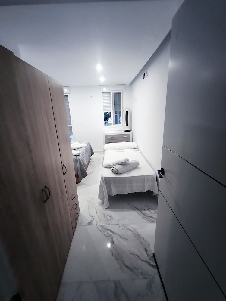 Airbhouse Prívate Rooms & Triana