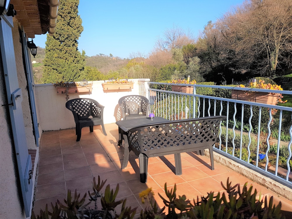 B&B With Charm - Quiet With Kitchen & sw Pool