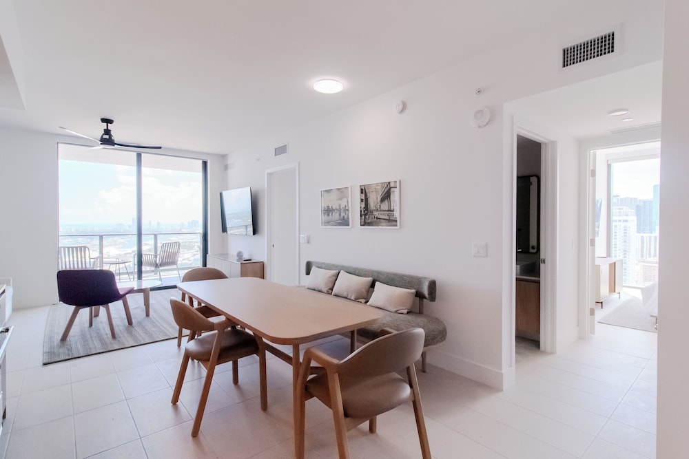 Luxurious Downtown Escape