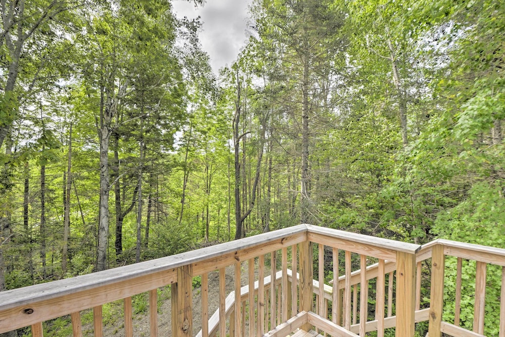 Pet-friendly Prospect Apartment: 7 Mi to Beach!