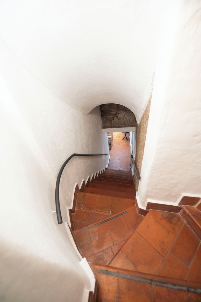 Campo De Fiori Grotto Apartment