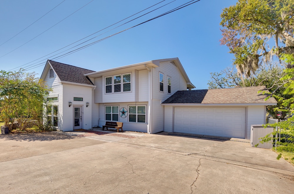 Spacious Livingston Home w/ Private Boat Dock view 3