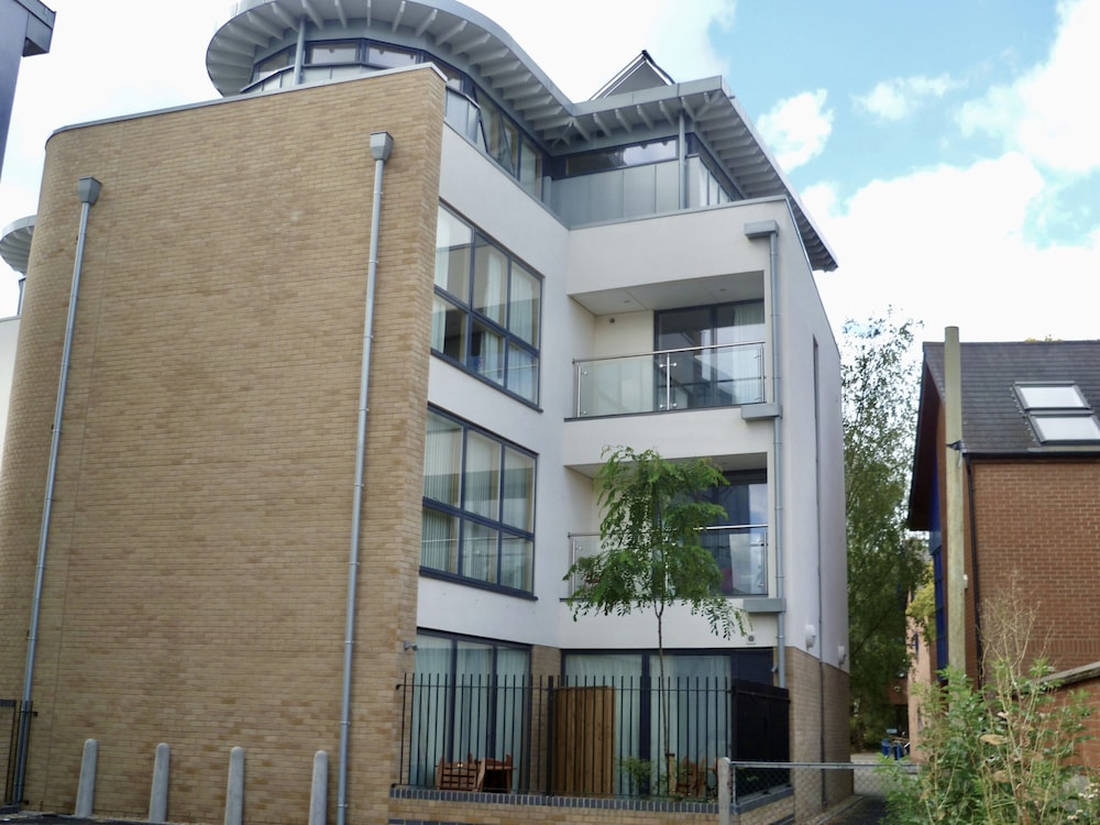 Your Space Apartments - Byron House