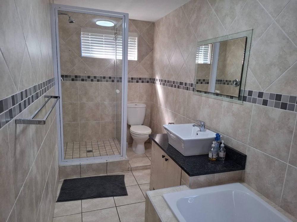 Oosiesrus - Charming Langebaan Villa With Garden View