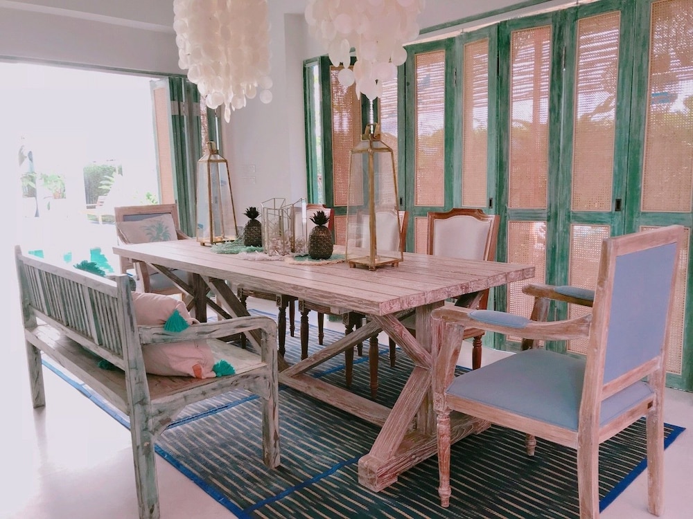 Pineapple Lazy Beach Villa